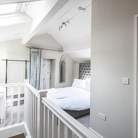 The Artists Loft - A Superb Cottage Sensitively Converted From A Grade II Listed 17Th Century Building ベイクウェル エクステリア 写真