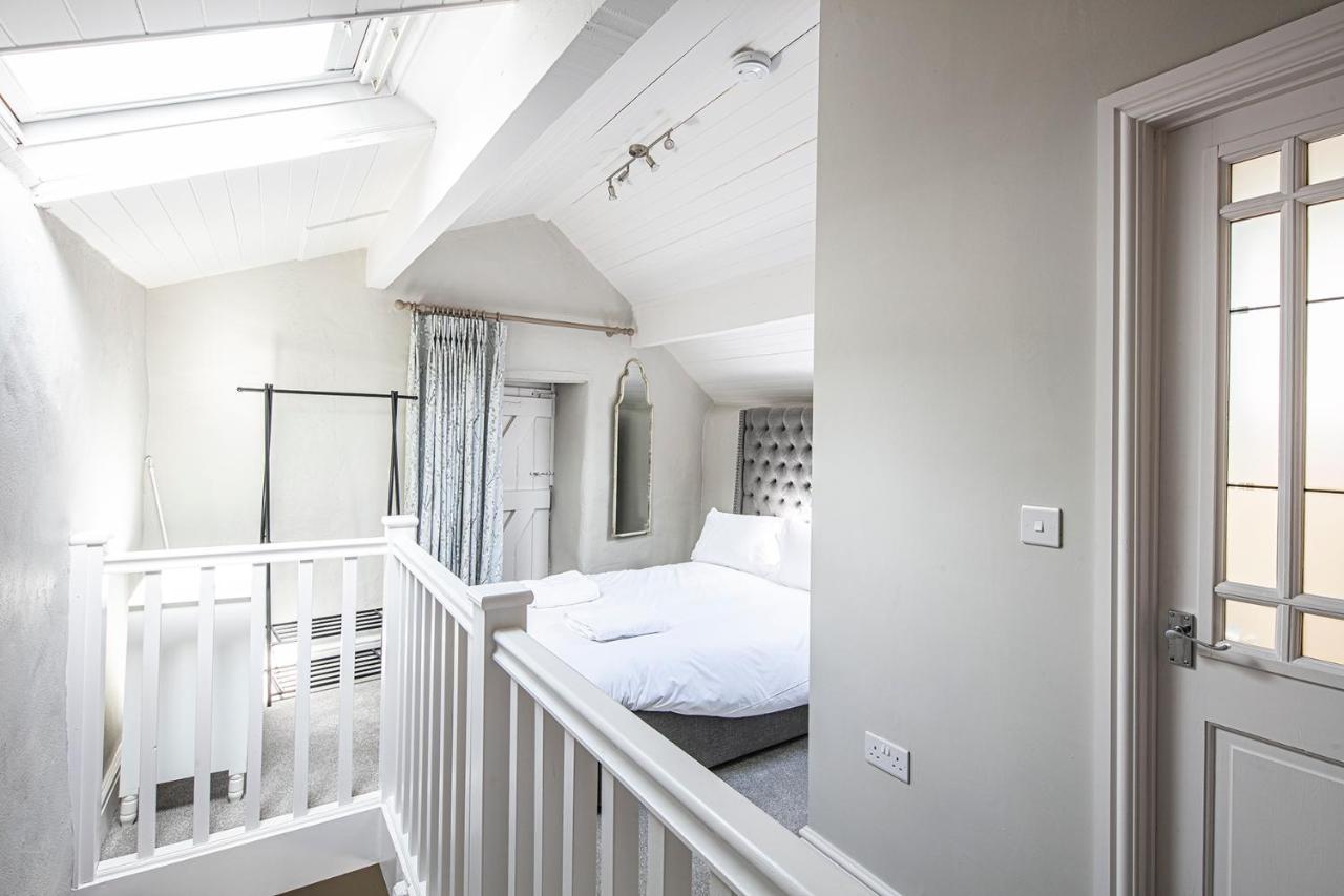 The Artists Loft - A Superb Cottage Sensitively Converted From A Grade II Listed 17Th Century Building ベイクウェル エクステリア 写真