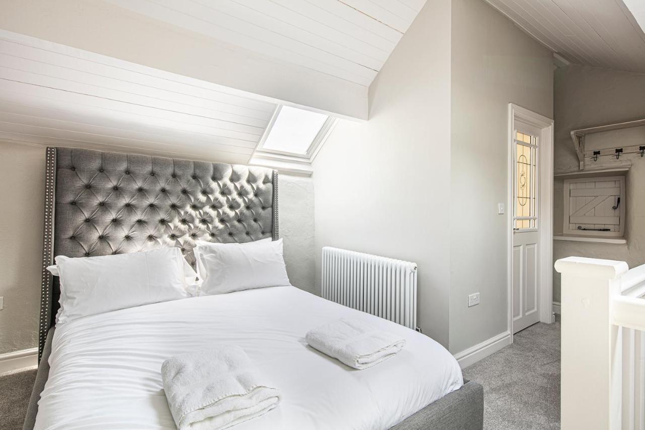 The Artists Loft - A Superb Cottage Sensitively Converted From A Grade II Listed 17Th Century Building ベイクウェル エクステリア 写真