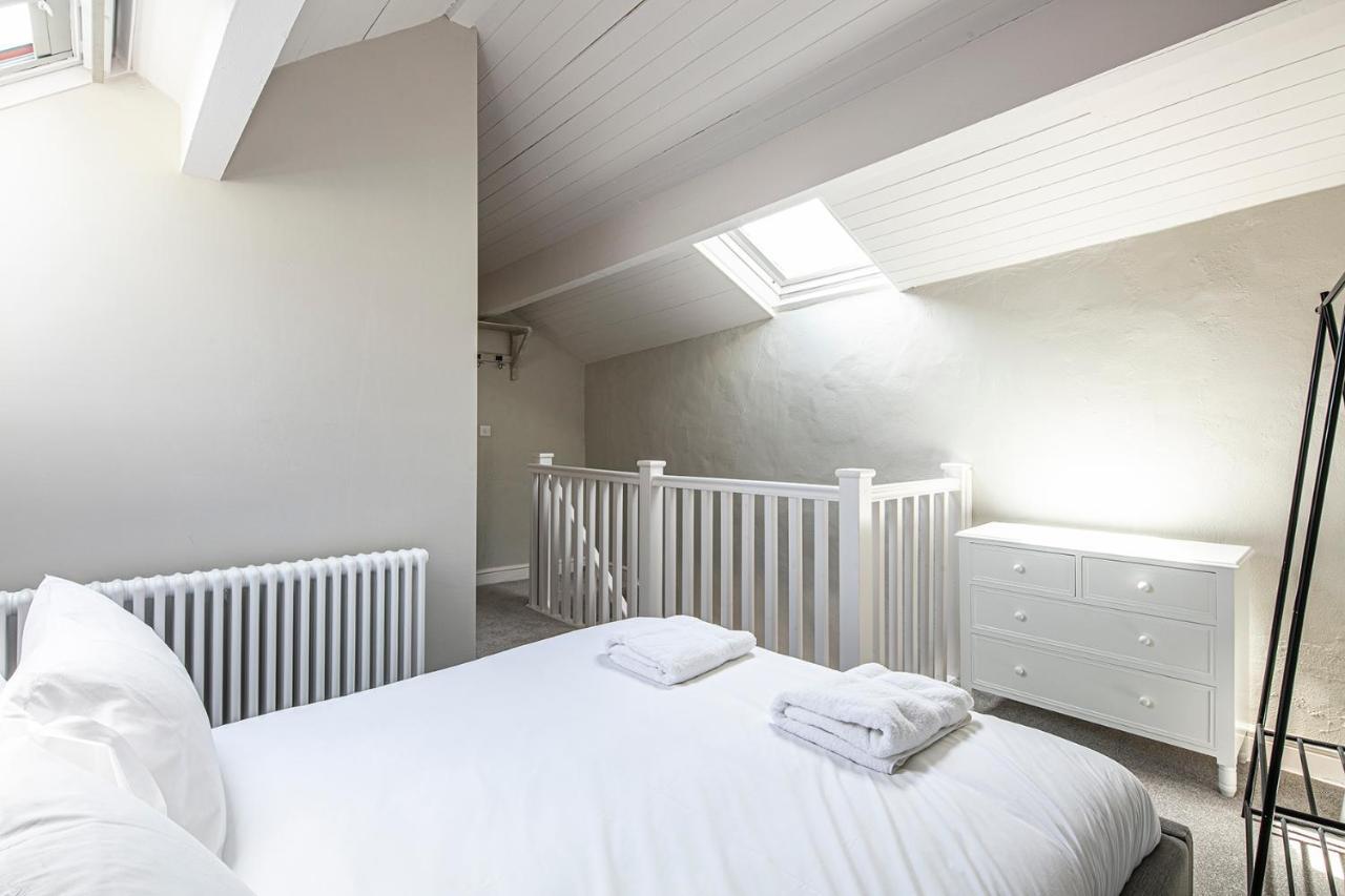 The Artists Loft - A Superb Cottage Sensitively Converted From A Grade II Listed 17Th Century Building ベイクウェル エクステリア 写真