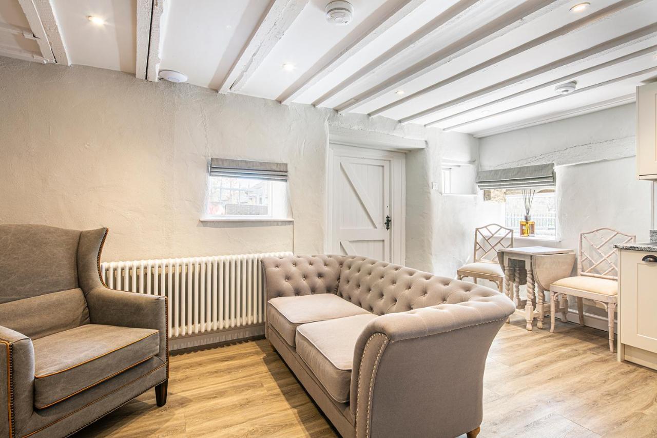The Artists Loft - A Superb Cottage Sensitively Converted From A Grade II Listed 17Th Century Building ベイクウェル エクステリア 写真